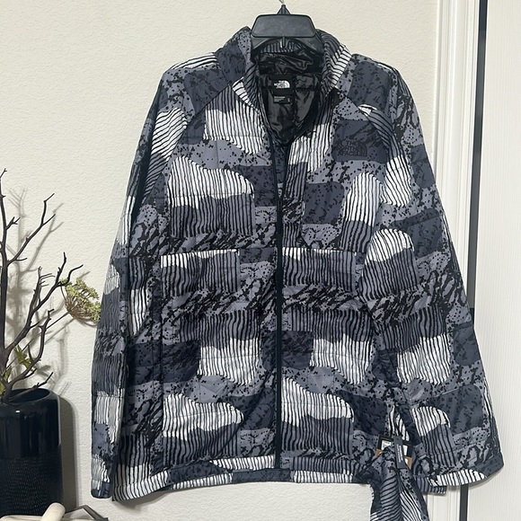 NWT The North Face
Long Sleeve Circaloft Abstract Printed Jacket - Picture 7 of 10